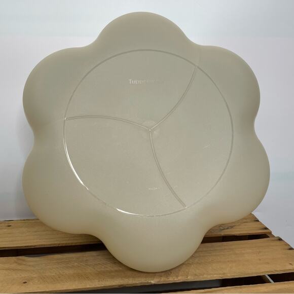 Tupperware chip and dip floral bowl beige 1.5 Gallon - Picture 2 of 16